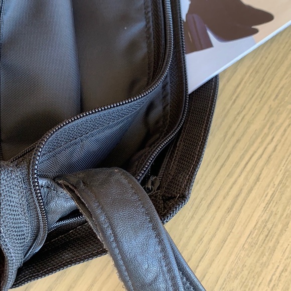 Thin zippered 3-pocket lined portfolio - Picture 6 of 9